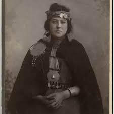 Mujer disfrazada