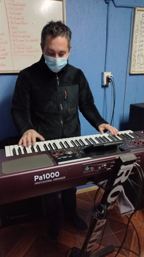 Cristian Contreras teclado